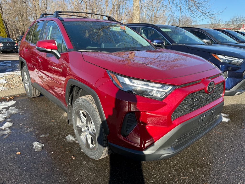 2025 Toyota RAV4 XLE's photo