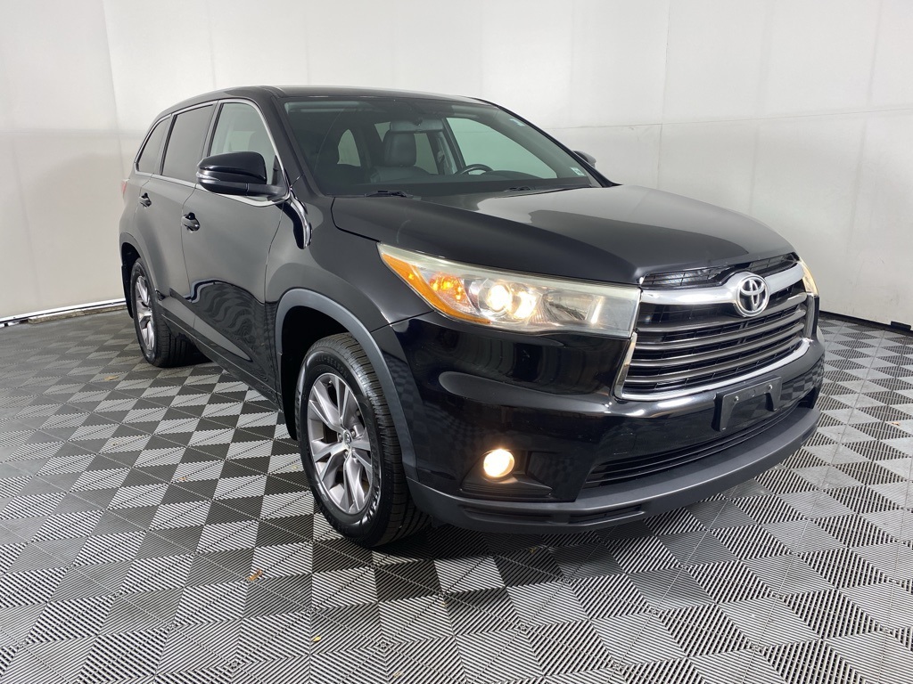 2016 Toyota Highlander LE Plus photo 11