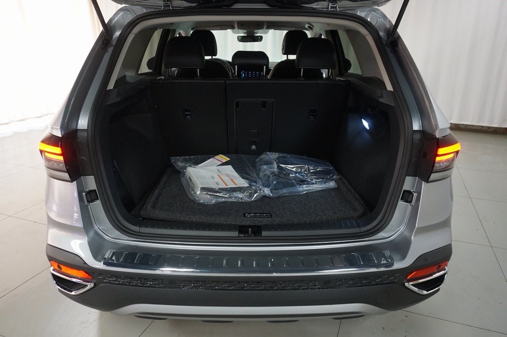 2025 Volkswagen Taos SE photo 21