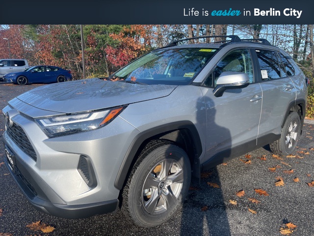 2025 Toyota RAV4 XLE's photo