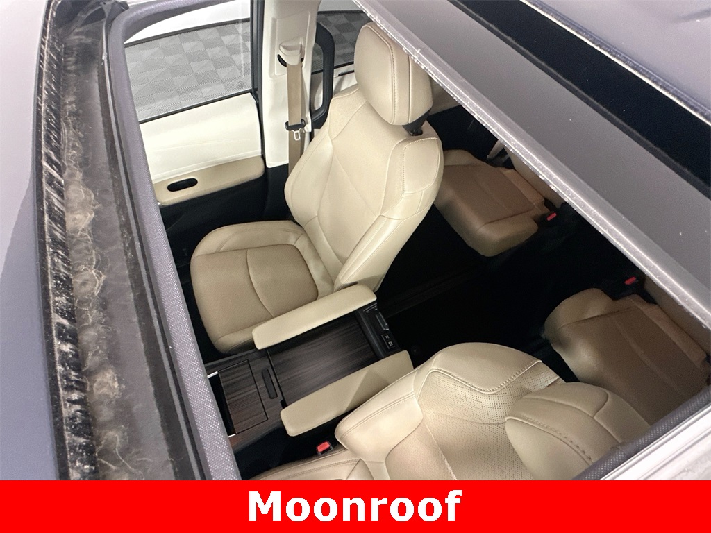 2024 Toyota Sienna Limited photo 9