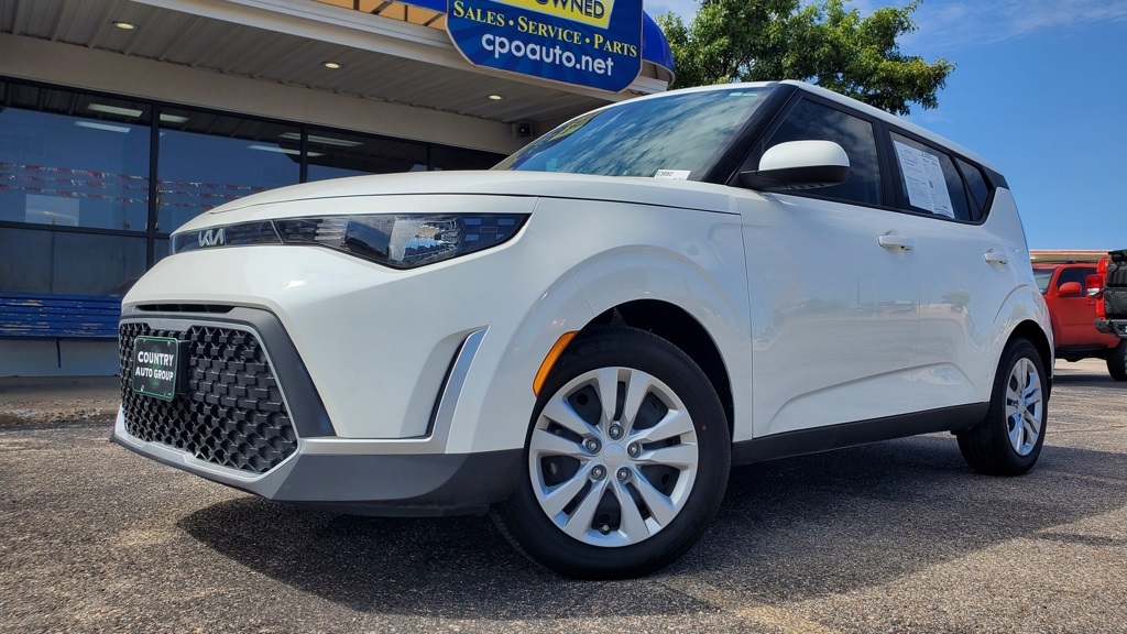 2023 Kia Soul LX photo 2