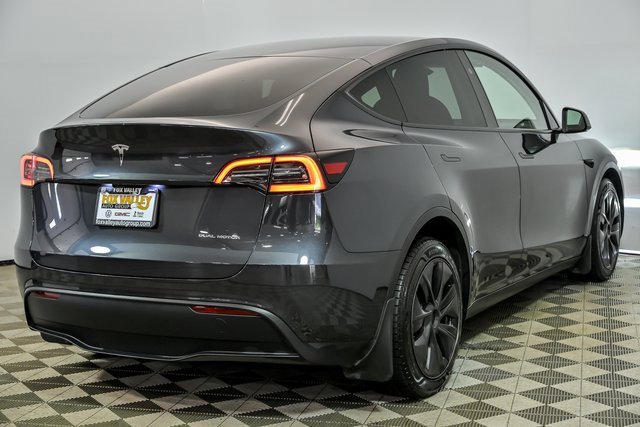 2024 Tesla Model Y Long Range photo 8