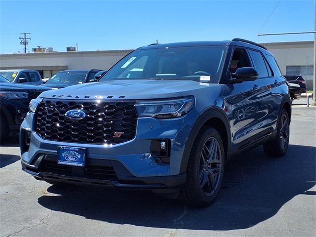 2025 Ford Explorer ST's photo