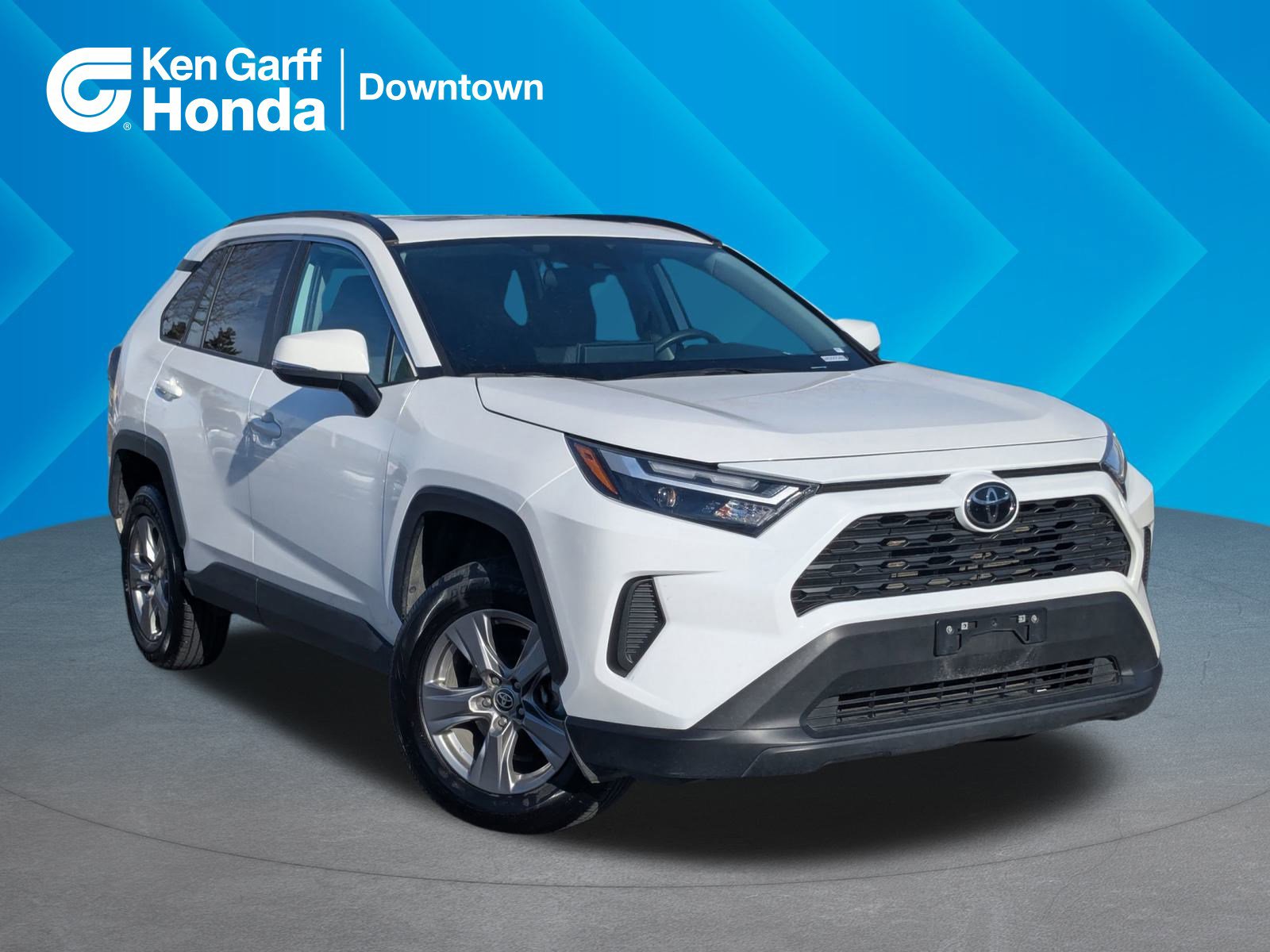 2024 Toyota RAV4 XLE's photo