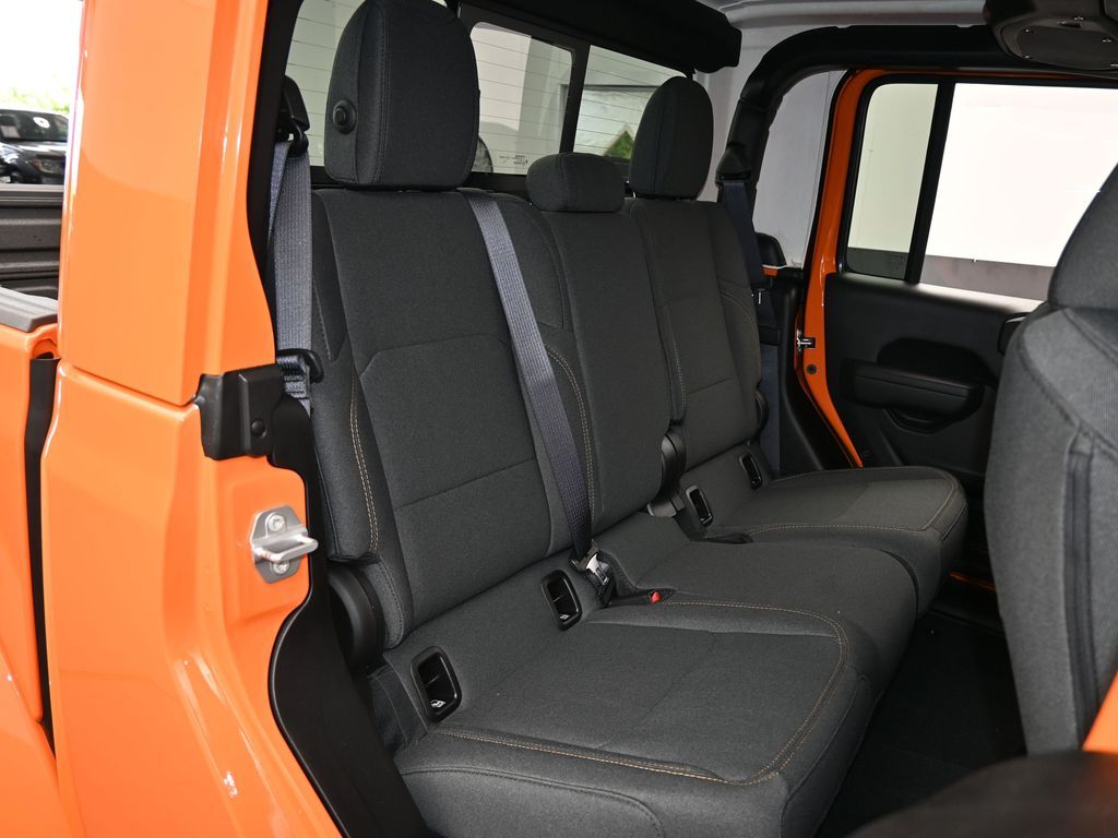 2025 Jeep Gladiator Sport S photo 30