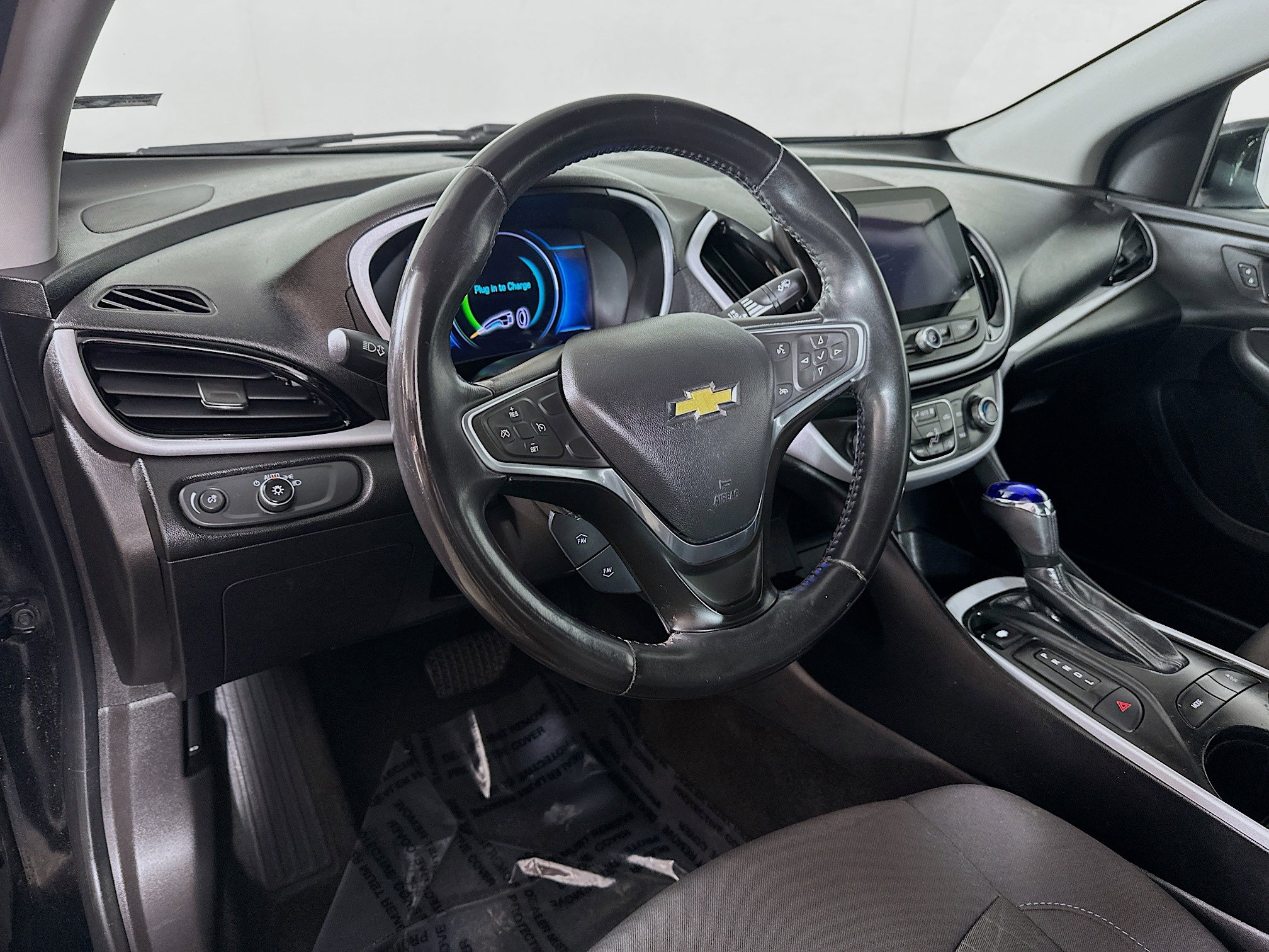 2017 Chevrolet Volt LT photo 9