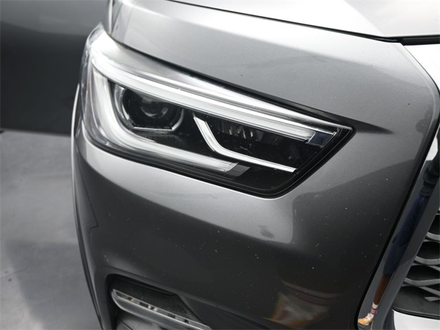 2019 Infiniti QX80 Luxe photo 16
