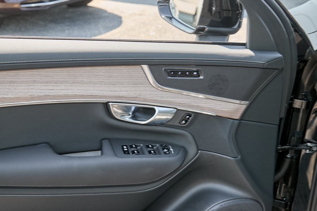 2026 VOLVO XC90 - Image 8