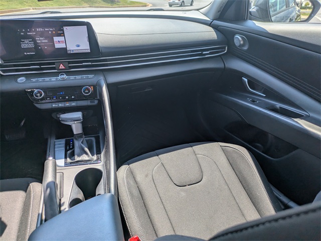 2024 Hyundai Elantra SEL photo 16