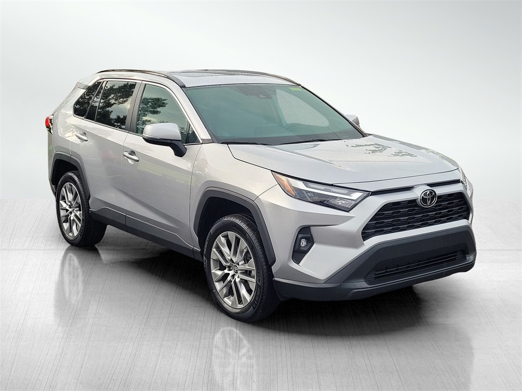 2022 Toyota RAV4 XLE Premium photo 3