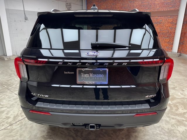 2025 Ford Explorer photo 4