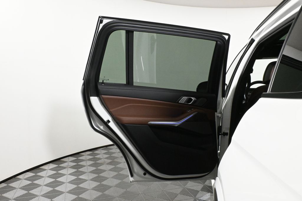 2025 Bmw X7 M60i photo 28