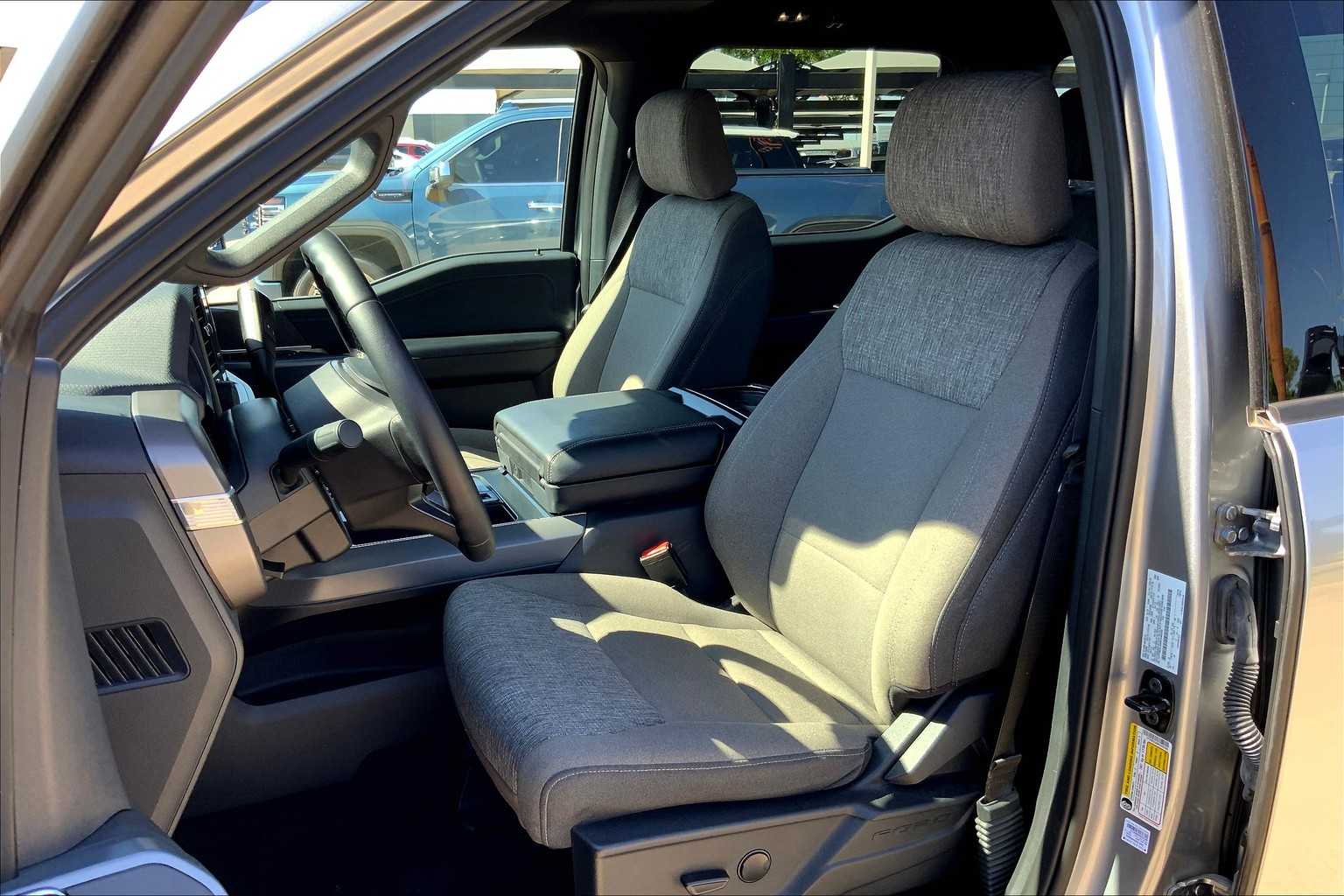 2024 Ford F-150 XLT photo 7