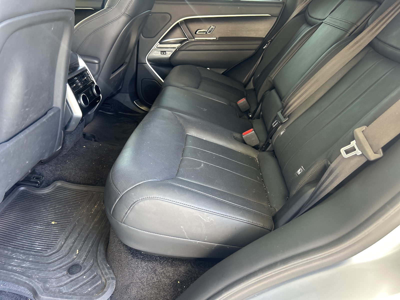 2023 Land Rover Range Rover SE photo 9