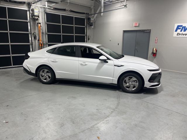 2026 Hyundai Sonata SE's photo