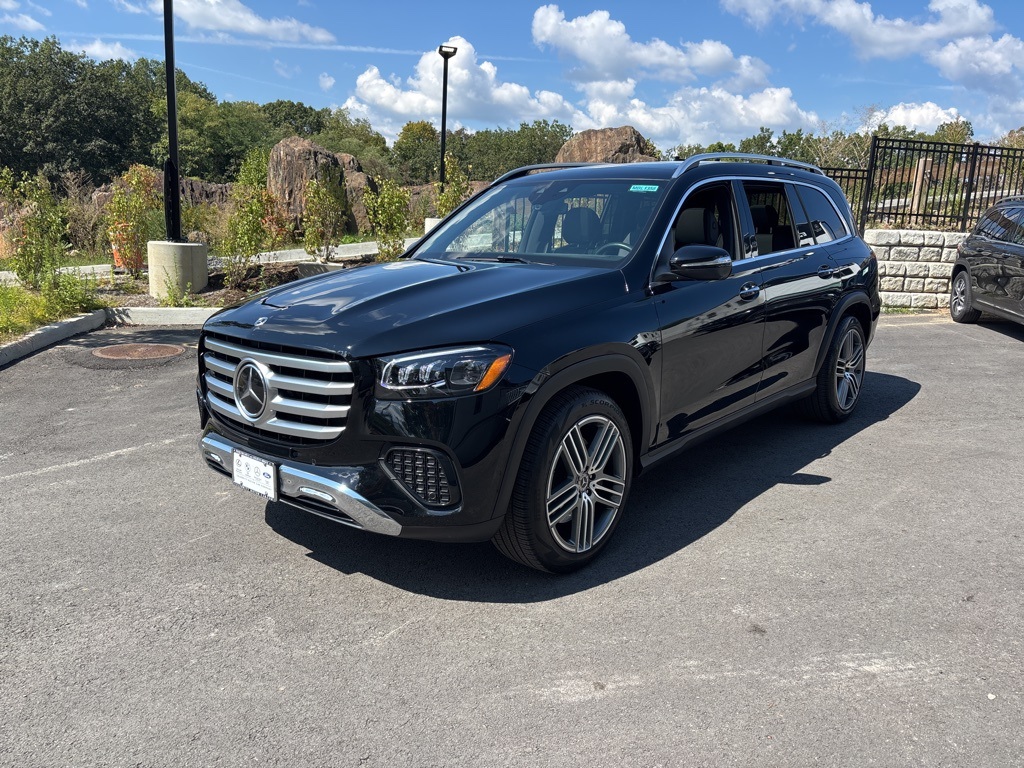 2025 Mercedes Benz GLS 450 4MATIC photo 2