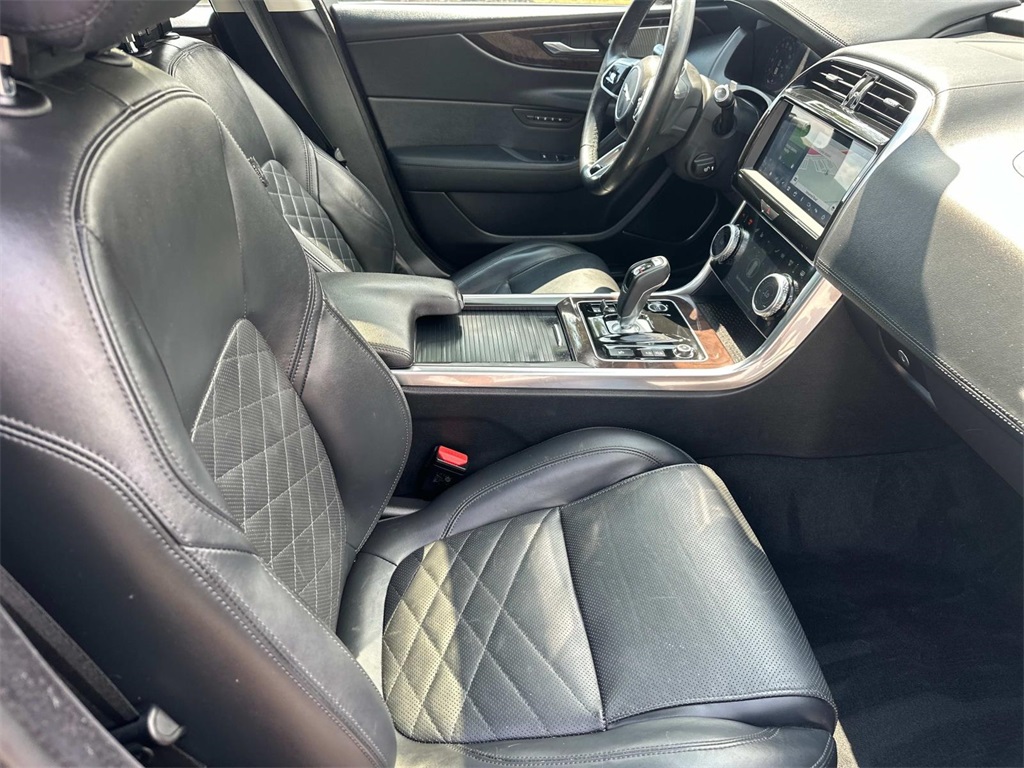 2020 Jaguar XE S photo 16