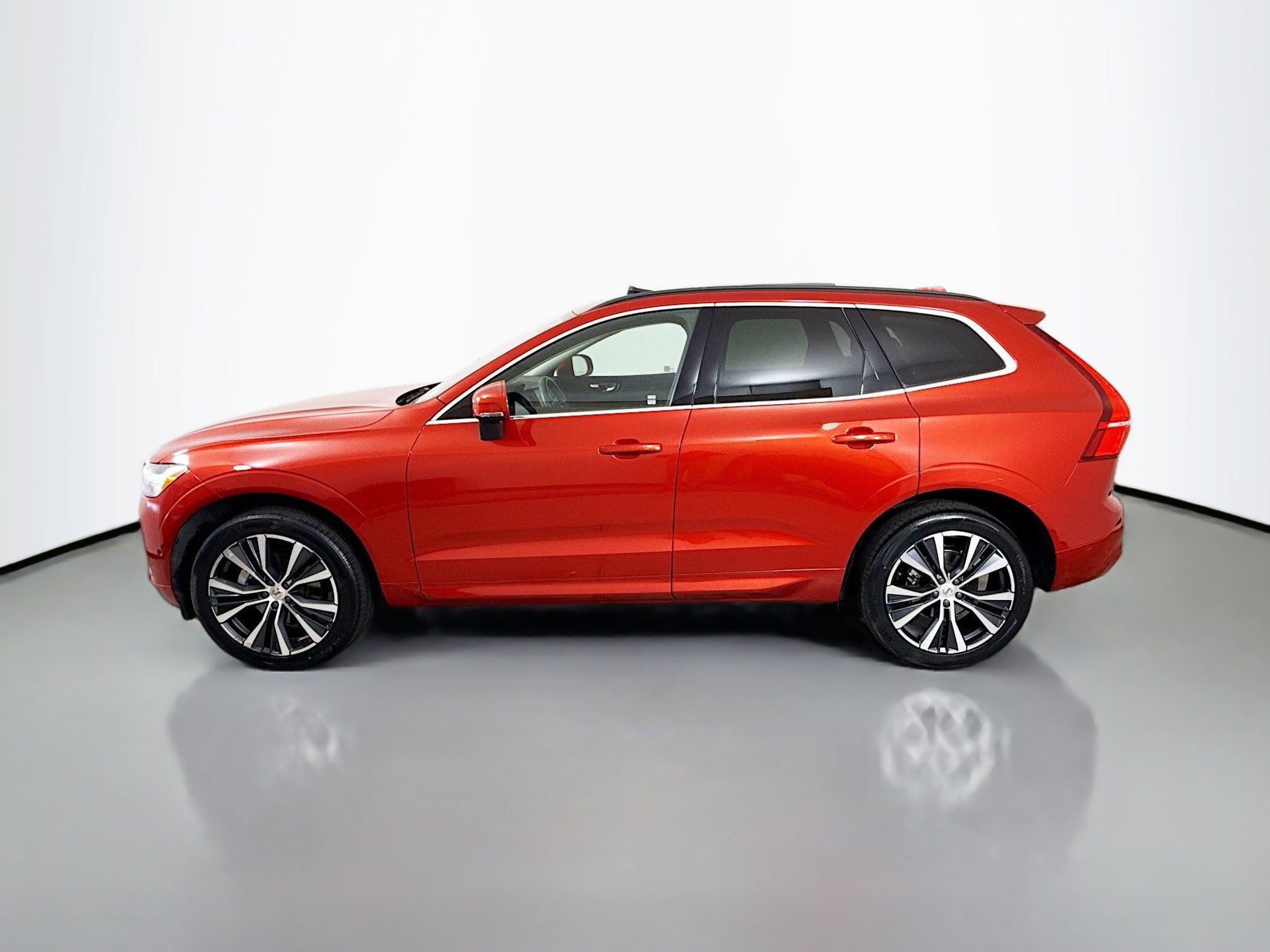 2022 Volvo XC60 Momentum photo 4