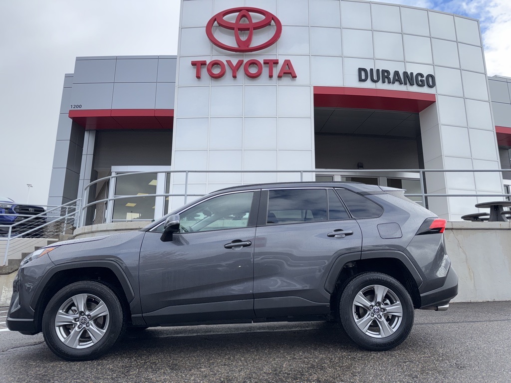 2024 Toyota RAV4 XLE photo 3