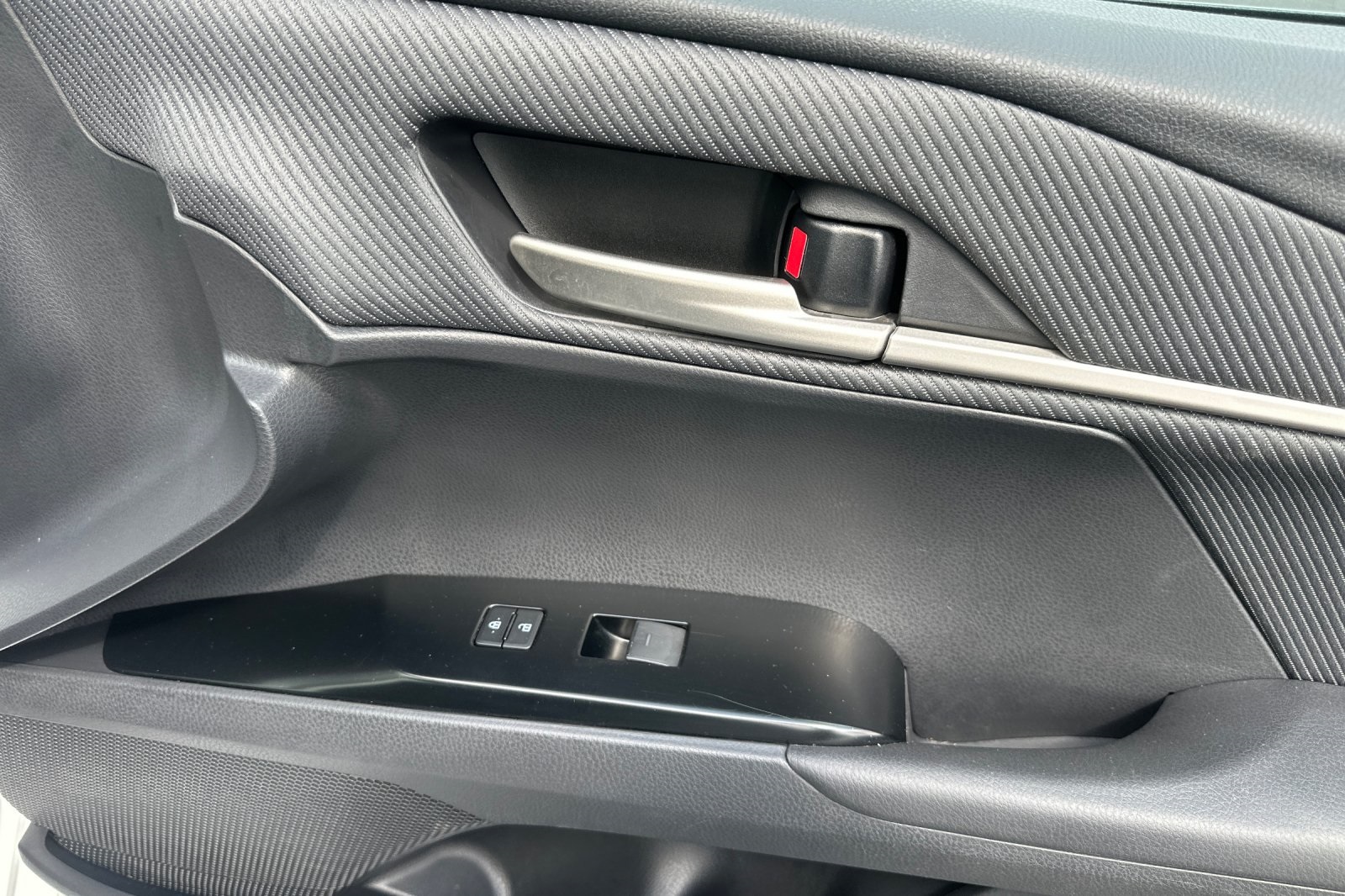 2025 Toyota Camry SE photo 19