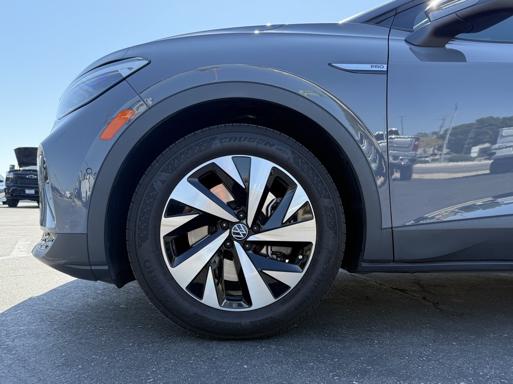 2023 Volkswagen ID.4 Pro photo 3