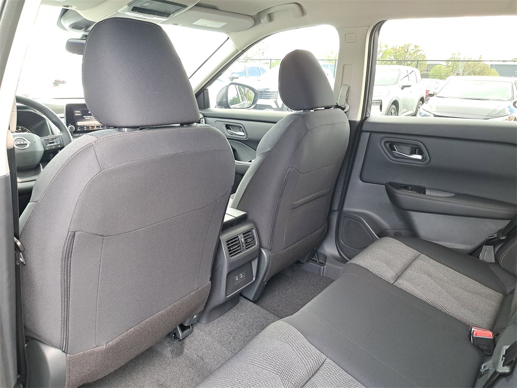 2026 Nissan Rogue SV photo 11