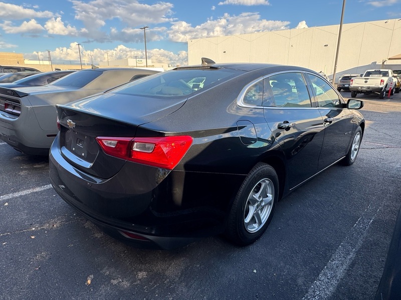2018 Chevrolet Malibu LS photo 4