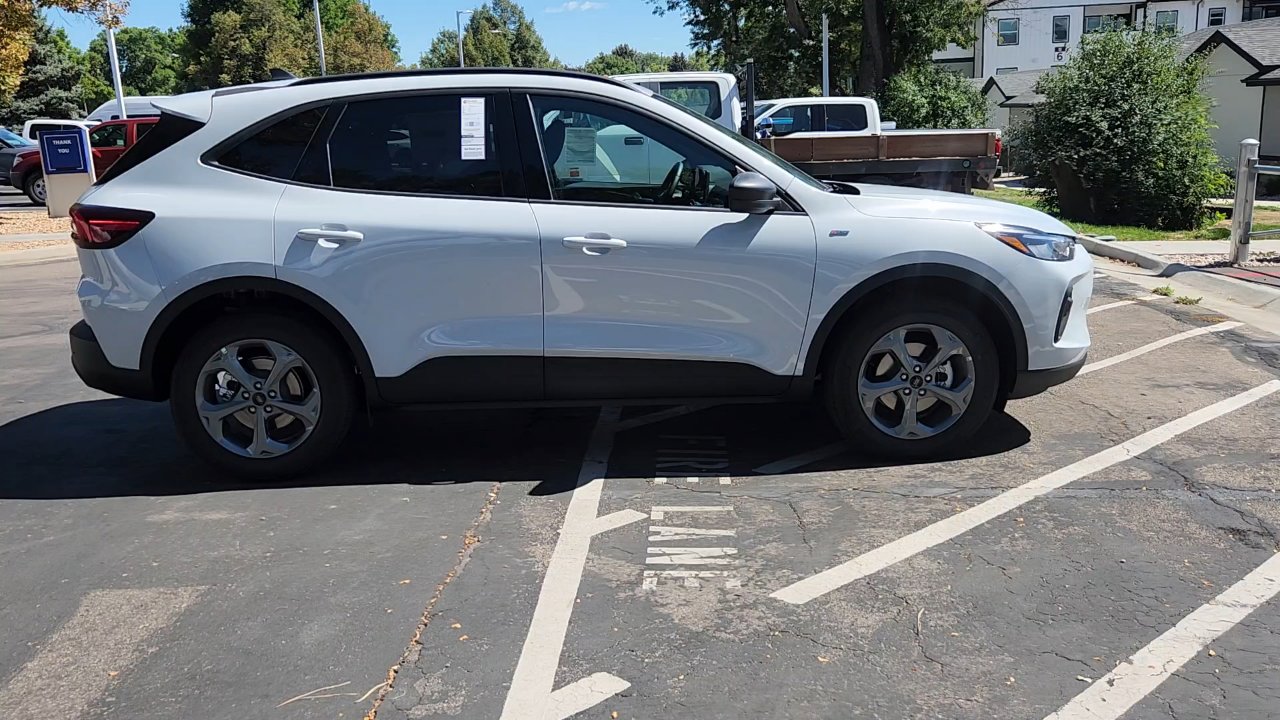 2025 Ford Escape ST-Line photo 8
