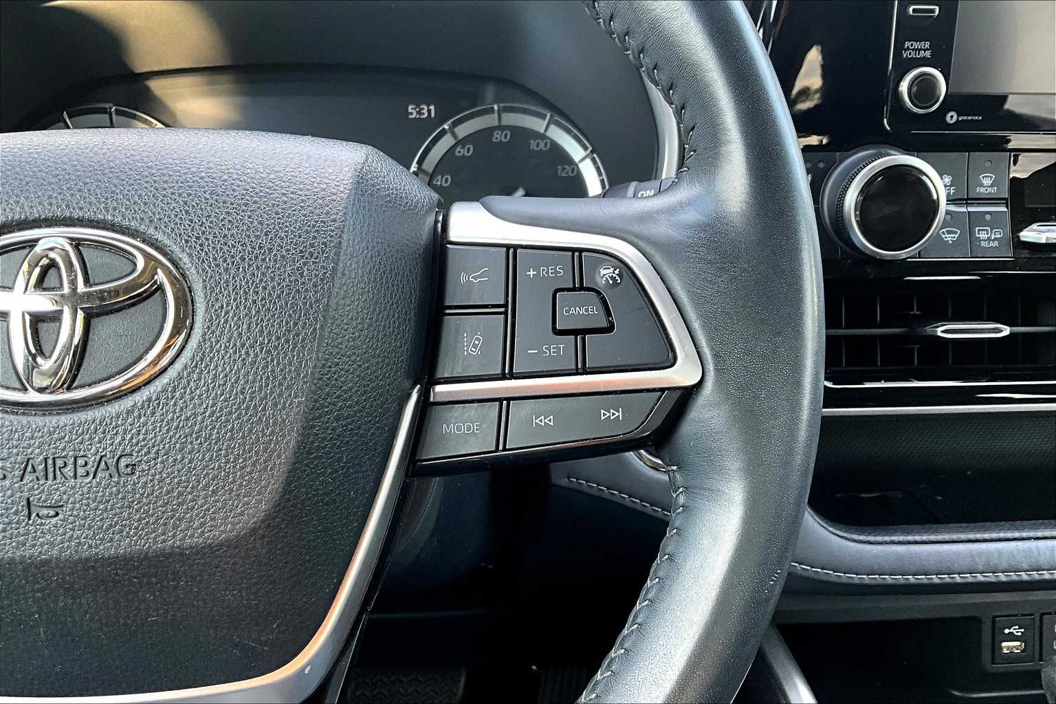 2022 Toyota Highlander XLE photo 24