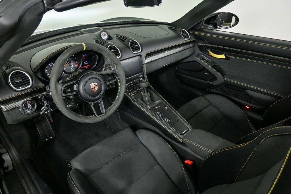 2025 Porsche Boxster Spyder photo 4