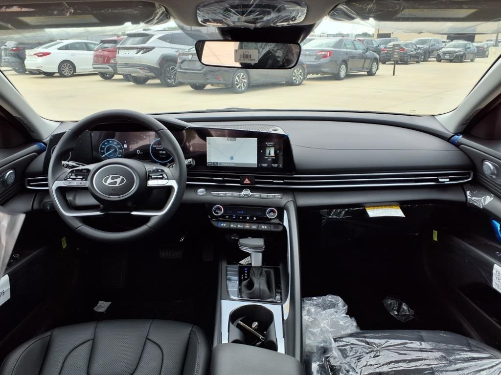 2025 Hyundai Elantra Hybrid Limited photo 4