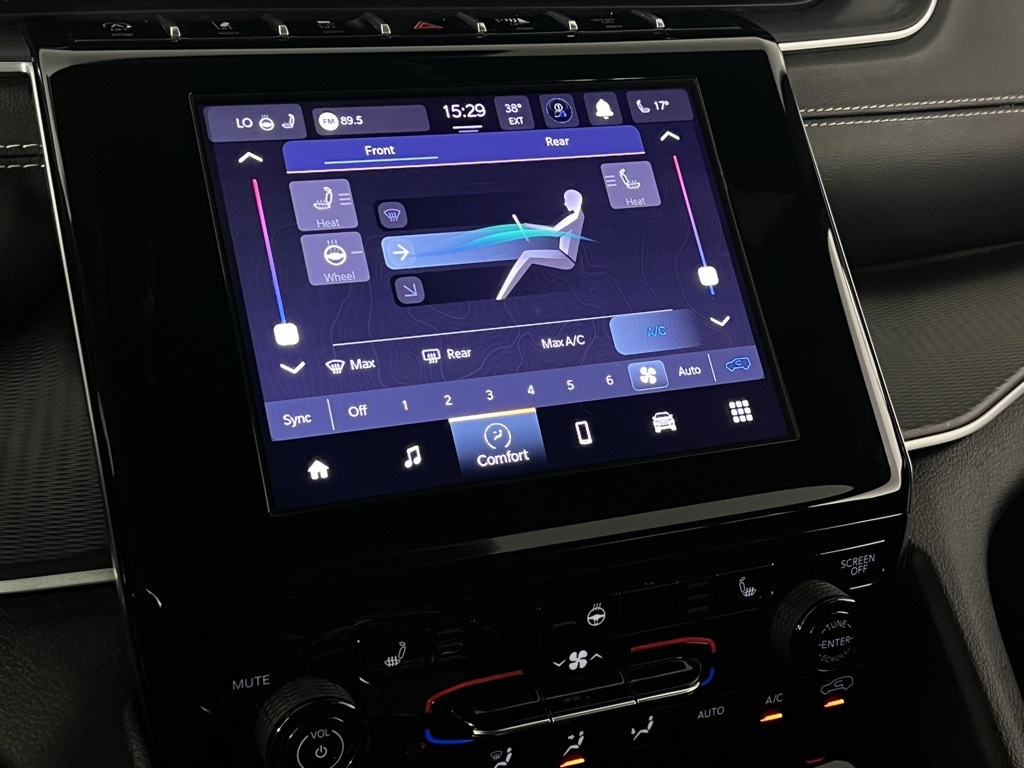 2024 Jeep Grand Cherokee Altitude photo 14