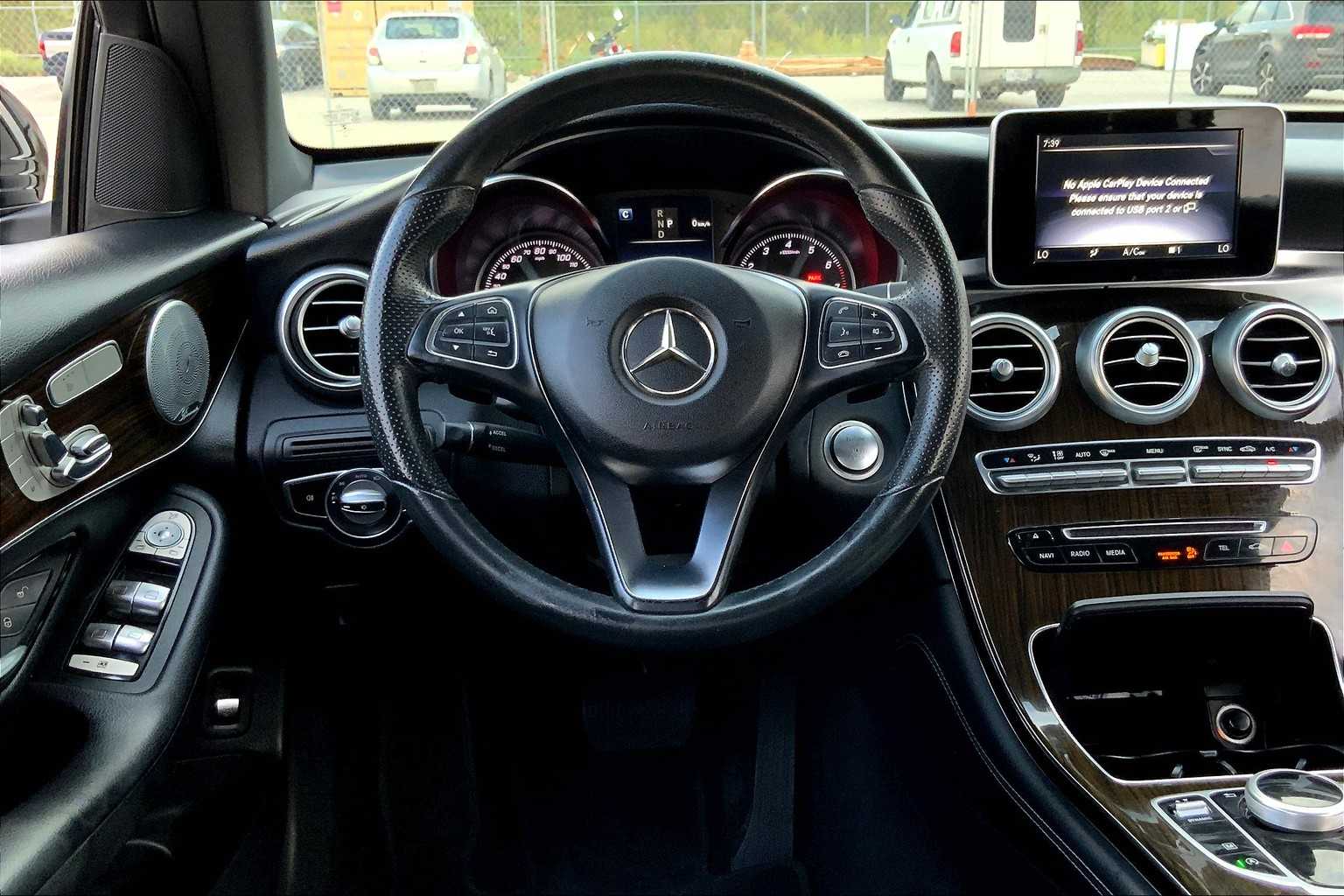 2018 Mercedes Benz GLC 300 photo 4