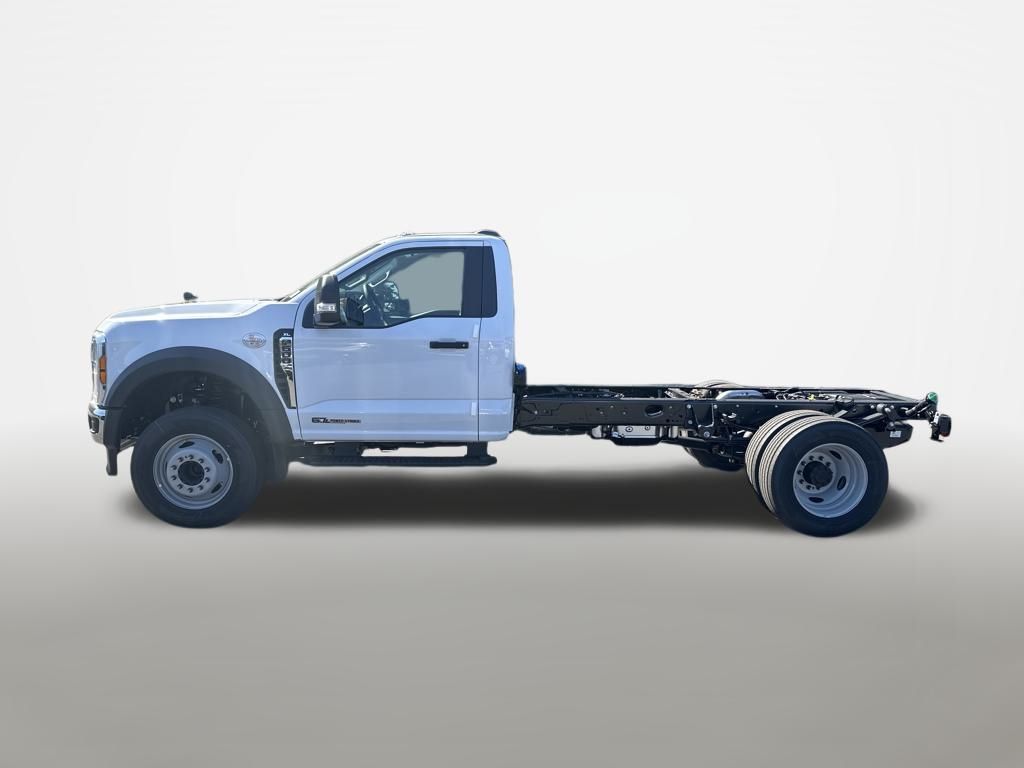 2025 Ford F-600 photo 3