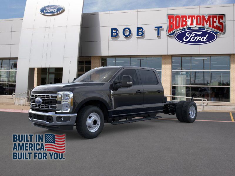 2025 Ford F-350 Super Duty Chassis Cab XL's photo