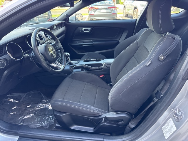 2017 Ford Mustang V6 photo 12