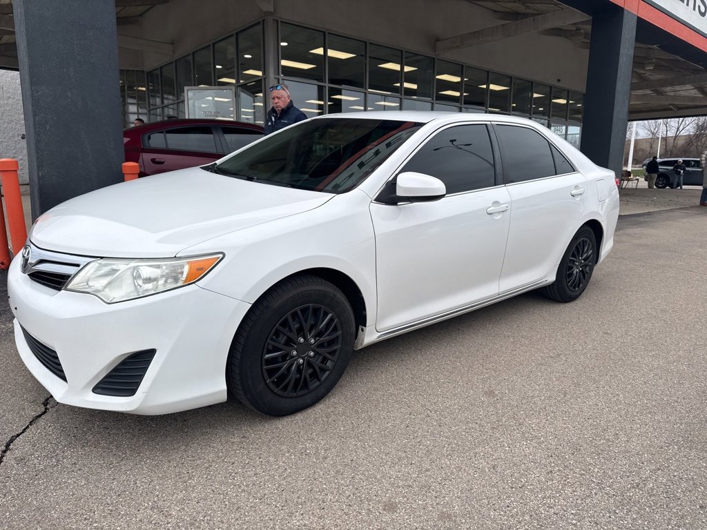 2014 Toyota Camry LE's photo