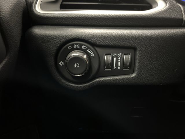 2026 Chrysler Pacifica photo 21
