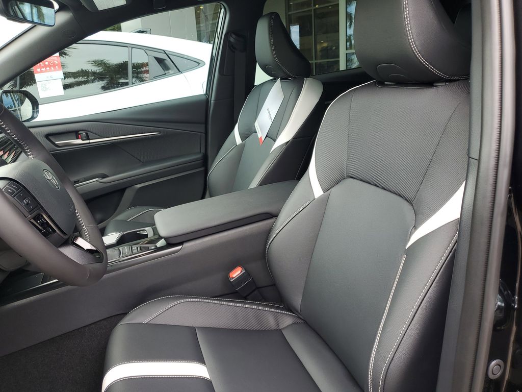 2025 Toyota Camry SE photo 13