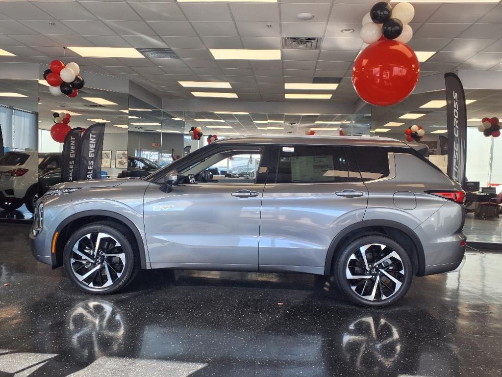2024 Mitsubishi Outlander SEL photo 3