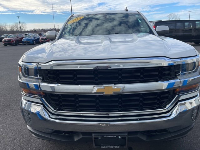 2018 Chevrolet Silverado 1500 LT photo 2