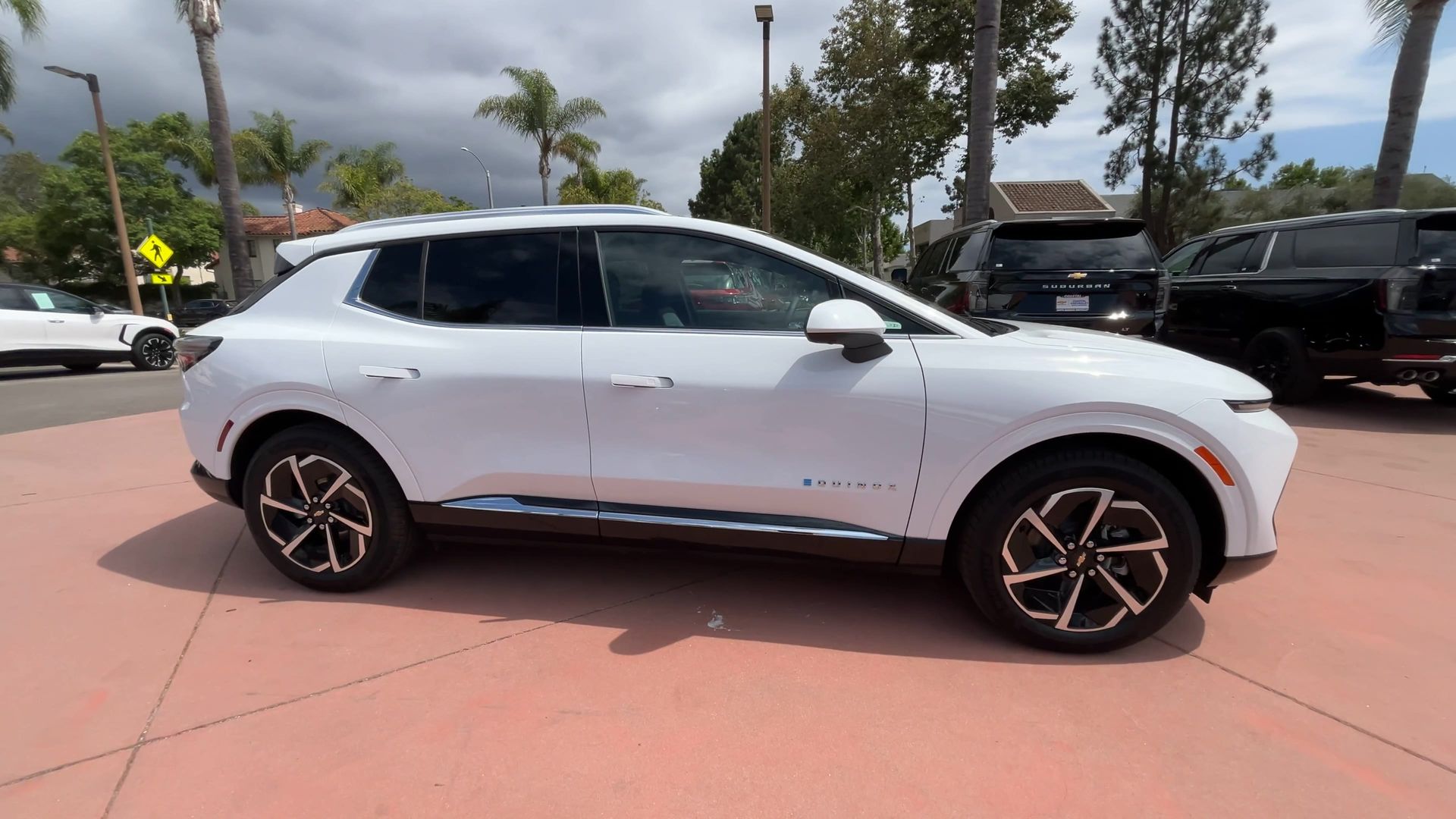 2025 Chevrolet Equinox EV 1LT photo 9