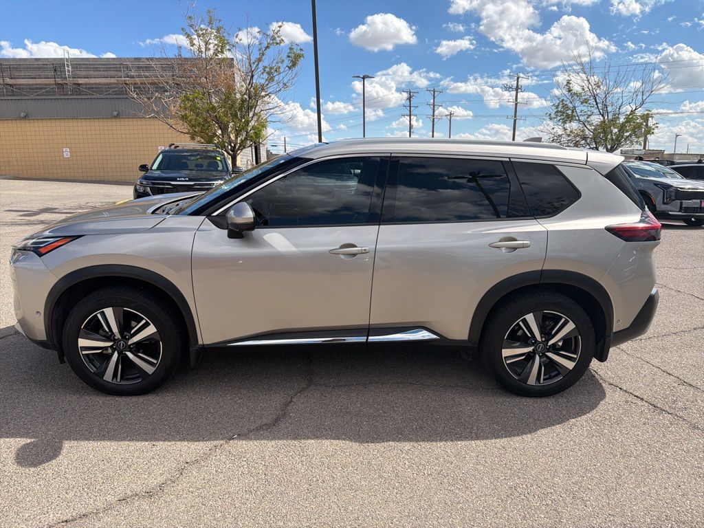 2023 Nissan Rogue Platinum photo 2