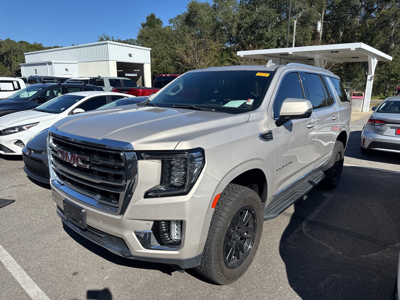 2021 GMC Yukon SLT's photo
