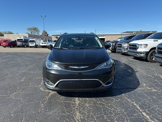 2018 Chrysler Pacifica Touring L photo 3
