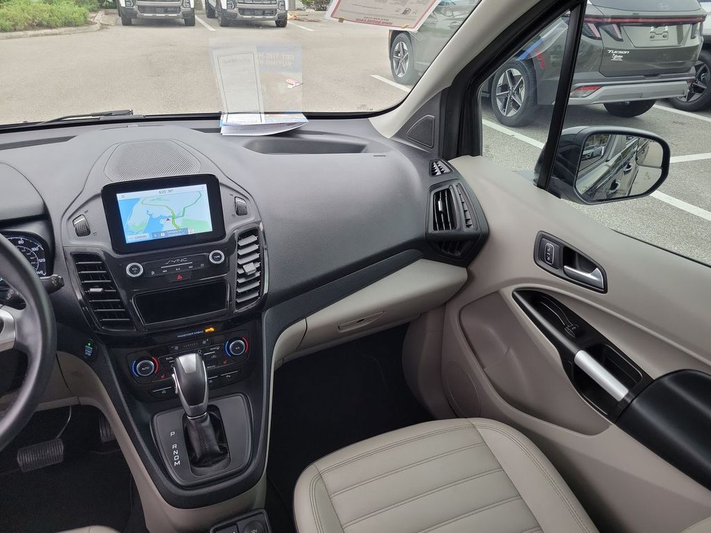 2022 Ford Transit Connect Titanium photo 3
