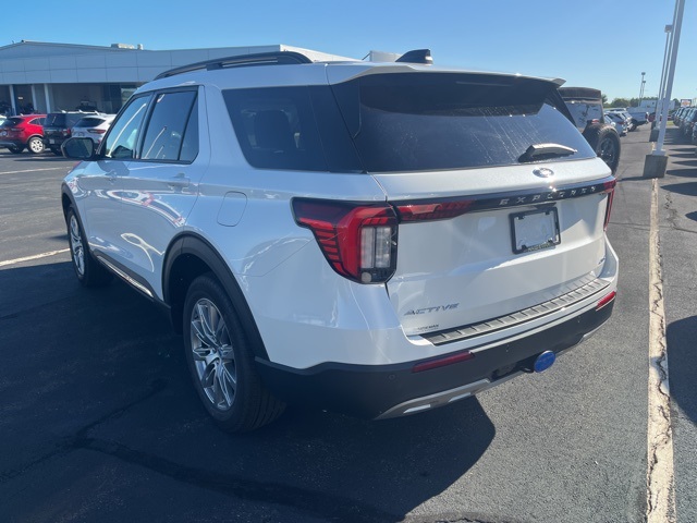 2025 Ford Explorer photo 7