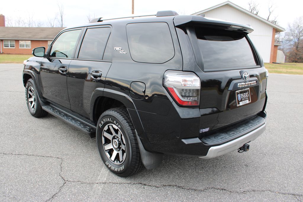 2018 Toyota 4Runner TRD Off-Road Premium photo 4