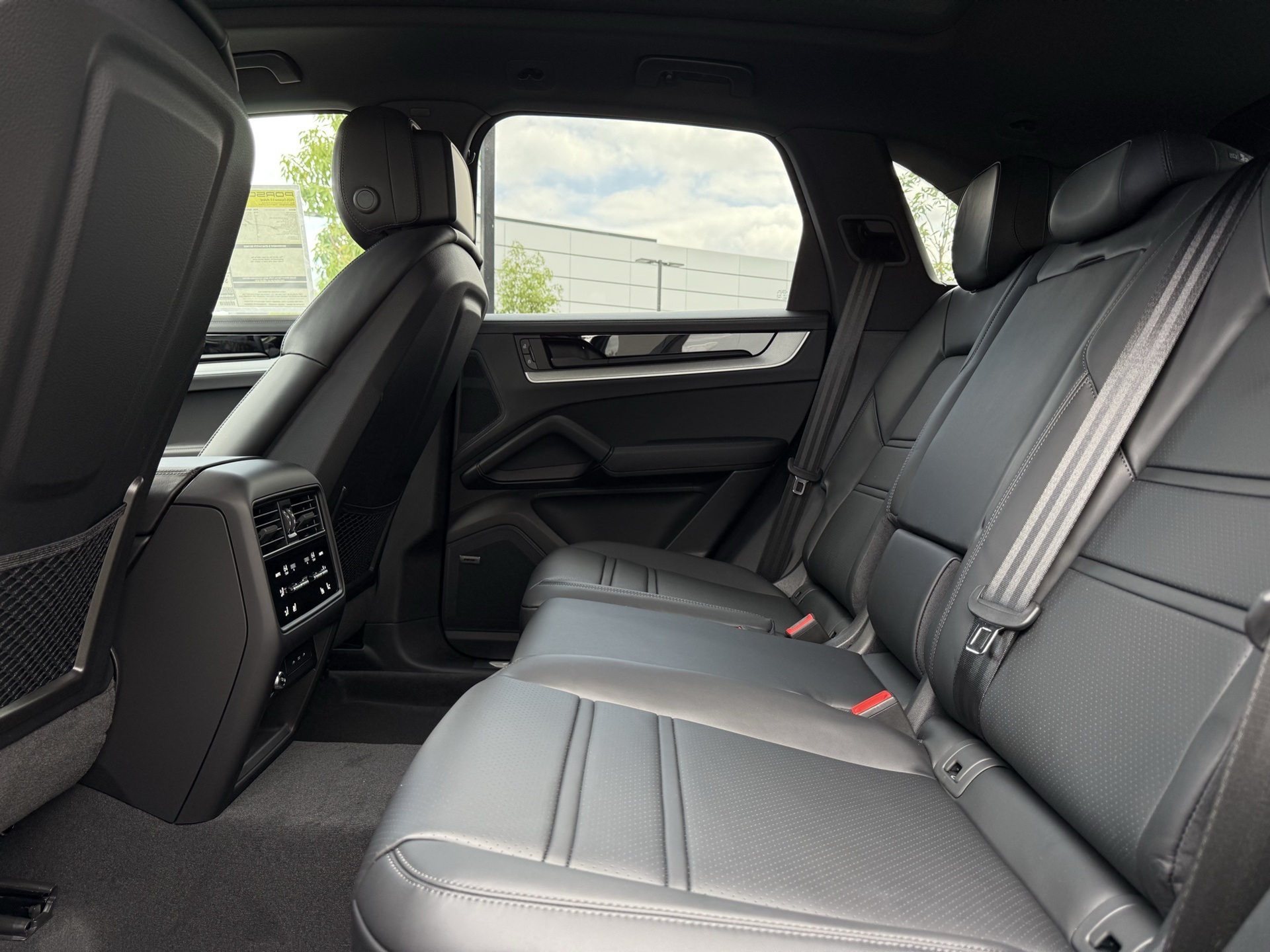 2025 Porsche Cayenne E-Hybrid S photo 26